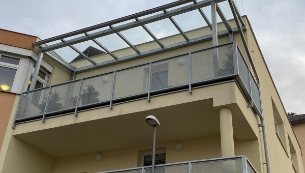 Ocelová konstrukce včetně skl.střechy